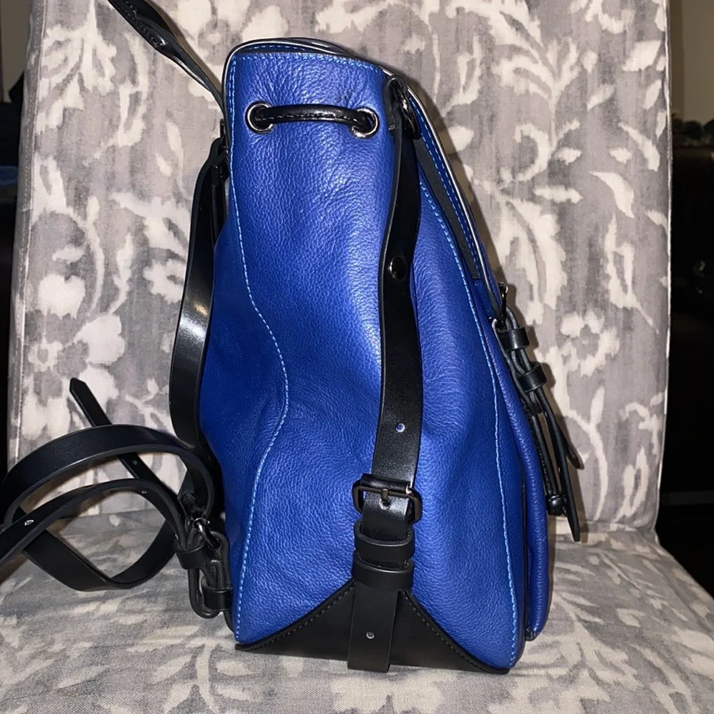 ✨SOLD✨BCBG MAXAZRIA Blie/Black Leather Flap Backpack - Picture 4 of 15